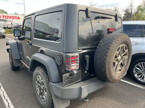 Used 2017 Jeep Wrangler Rubicon w/ Power Convenience Group image 4