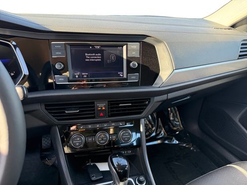 Used 2024 Volkswagen Jetta SE image 12