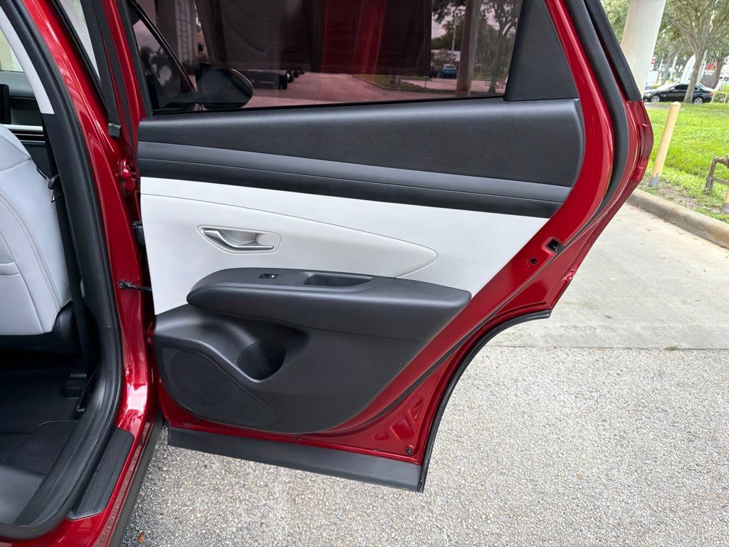 Used 2025 Hyundai Tucson SE FWD image 36