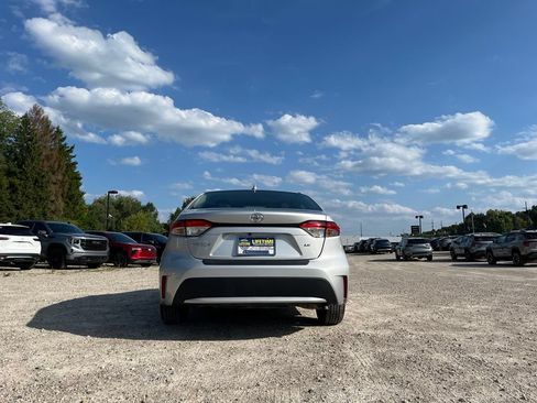 Used 2021 Toyota Corolla LE w/ Carpet Mat Package (TMS) FWD image 11