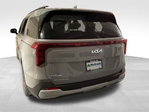 New 2026 Kia Carnival EX FWD image 5