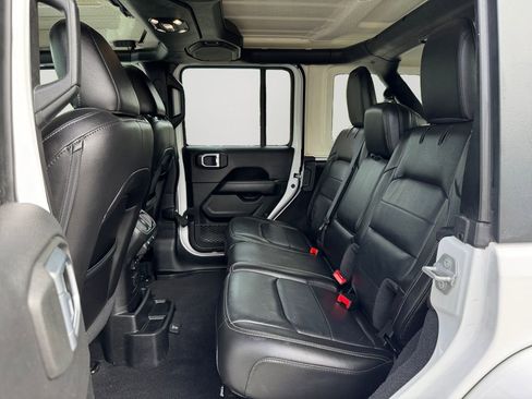 Used 2021 Jeep Wrangler Unlimited Sahara image 15