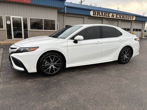 Used 2023 Toyota Camry SE FWD image 6