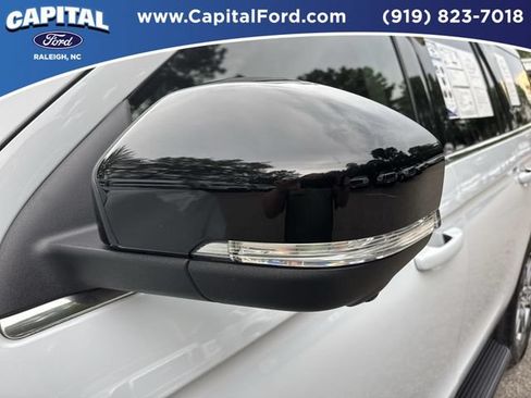 Used 2025 Ford Expedition Active AWD/4WD image 12