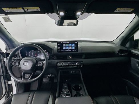 Certified 2025 Honda Pilot TrailSport image 3