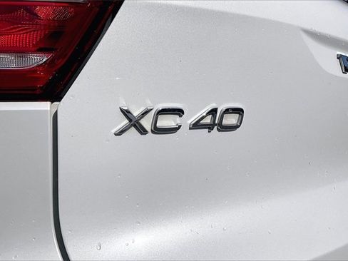 Used 2020 Volvo XC40 T5 Inscription image 23