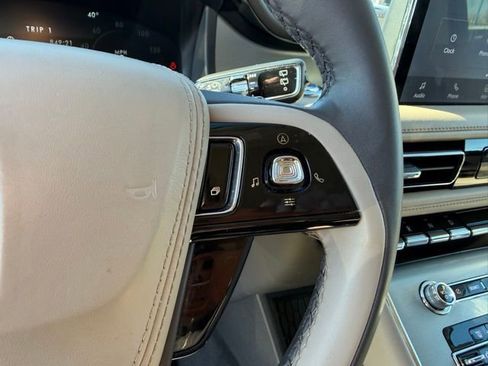 Used 2023 Lincoln Aviator AWD w/ Premium Package image 27