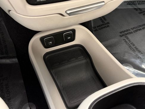 Used 2017 Chrysler Pacifica Limited FWD image 59