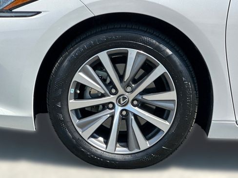 Used 2021 Lexus ES 300h w/ Accessory Package FWD image 14