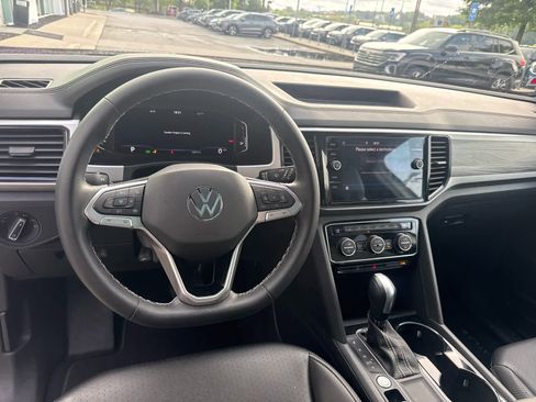 Used 2023 Volkswagen Atlas Cross Sport SE w/ Panoramic Sunroof Package FWD image 8