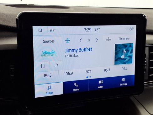 Used 2024 Ford Explorer XLT image 23