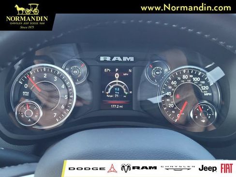 Used 2024 RAM 2500 Big Horn w/ Protection Group AWD/4WD image 8
