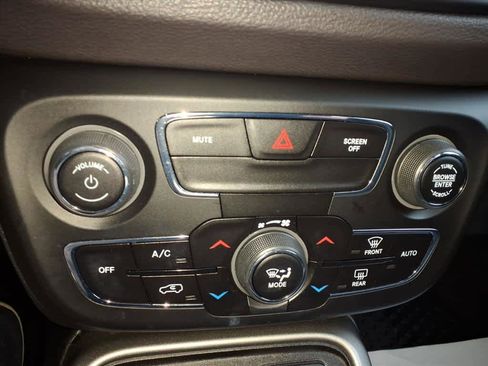 Used 2018 Jeep Compass Latitude w/ Popular Equipment Group image 28