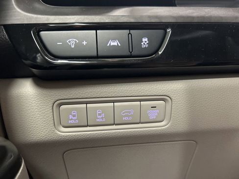 Used 2023 Kia Carnival EX FWD image 26