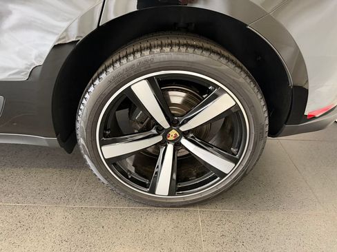 Certified 2026 Porsche Macan AWD/4WD image 11