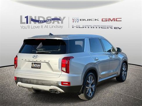 Used 2022 Hyundai Palisade SEL w/ Premium Package image 2