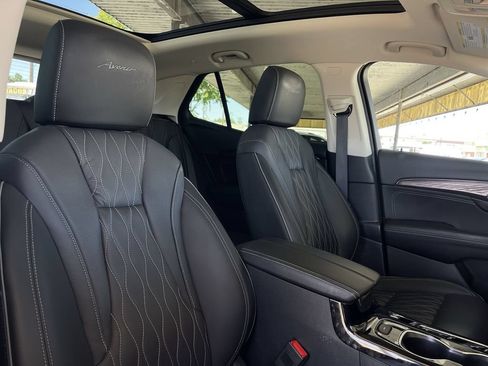 Used 2022 Buick Envision Avenir w/ Technology Package II AWD/4WD image 28