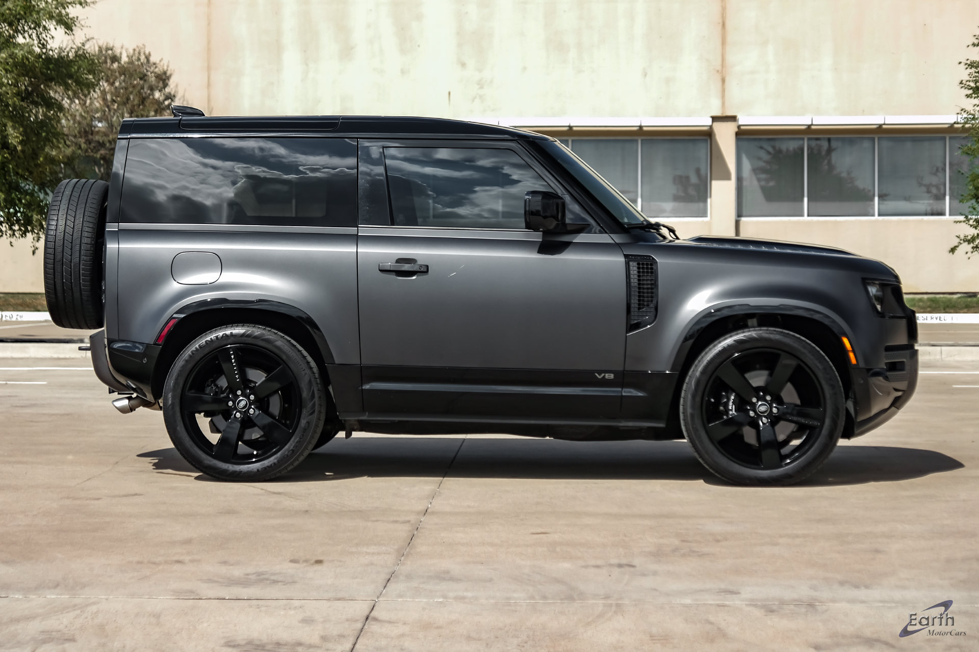 Used 2023 Land Rover Defender 90 V8 AWD/4WD image 21