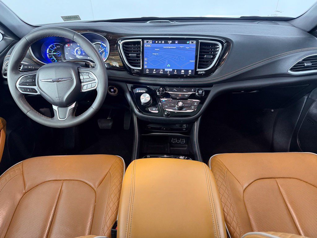 Used 2023 Chrysler Pacifica Pinnacle FWD image 12