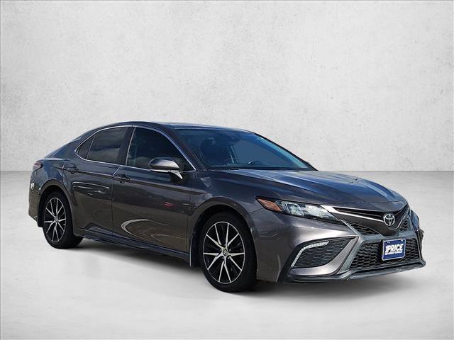 Used 2022 Toyota Camry SE FWD image 3
