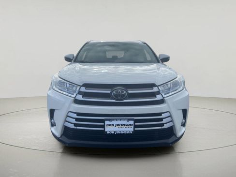 Used 2018 Toyota Highlander XLE AWD/4WD image 8