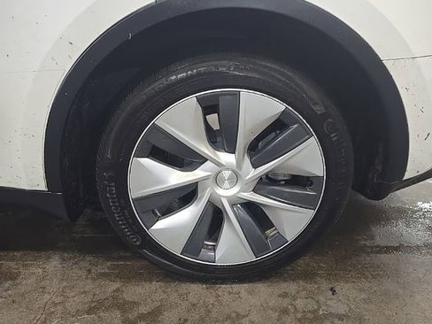 Used 2023 Tesla Model Y Long Range image 18