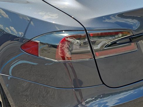 Used 2022 Tesla Model S AWD/4WD image 32