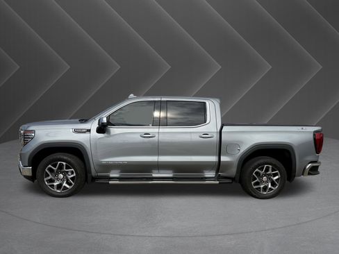 Used 2023 GMC Sierra 1500 SLT w/ SLT Premium Package image 3