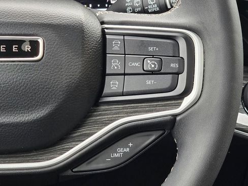 Used 2022 Jeep Wagoneer Series III w/ Premium Group I image 22