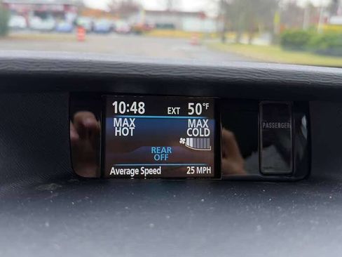 Used 2014 Toyota Sienna LE image 32