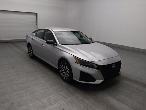 Used 2024 Nissan Altima 2.5 SV image 13