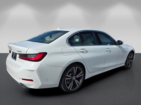 Used 2024 BMW 330i Sedan w/ Premium Package RWD image 4
