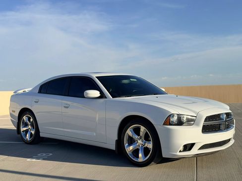 Used 2013 Dodge Charger SXT RWD image 6