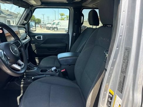 Used 2024 Jeep Wrangler Unlimited Sahara AWD/4WD image 9