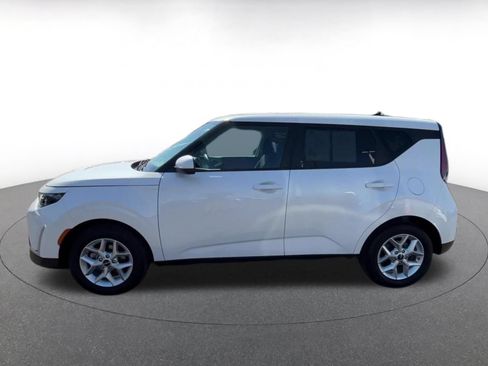 Used 2025 Kia Soul LX w/ LX Technology Package FWD image 9