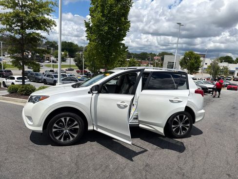 Used 2015 Toyota RAV4 Limited w/ Technology Package FWD image 18