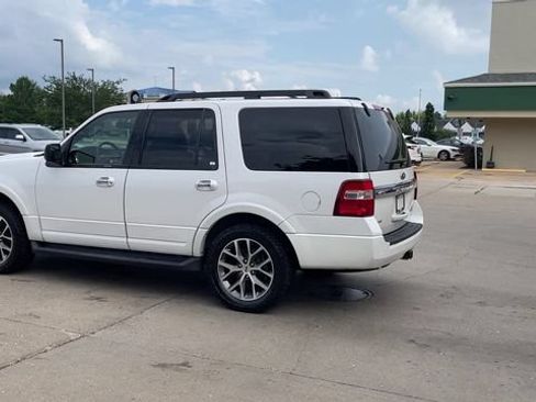 Used 2016 Ford Expedition XLT w/ Equipment Group 202A AWD/4WD image 6