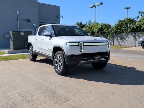 Used 2022 Rivian R1T Adventure AWD/4WD image 2