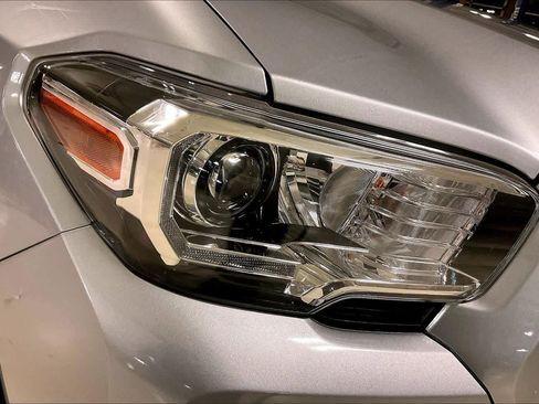 Used 2021 Toyota Tacoma TRD Off-Road image 25