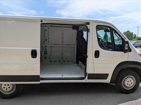 Used 2025 RAM ProMaster 2500 w/ Convenience Group FWD image 13