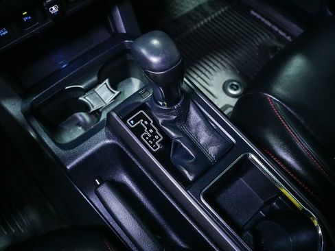 Used 2018 Toyota Tacoma TRD Sport w/ Technology Package image 23