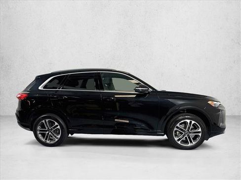 Used 2025 Audi Q5 Premium w/ 19" Wheel Package AWD/4WD image 4