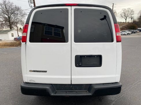 Used 2018 Chevrolet Express 3500 LS image 4