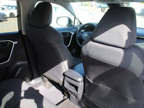 Used 2021 Toyota RAV4 LE w/ Carpet Mat Package (TMS) FWD image 24