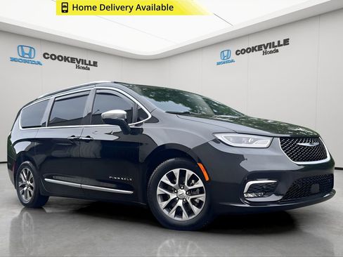 Used 2023 Chrysler Pacifica Pinnacle FWD image 1