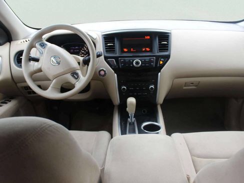 Used 2014 Nissan Pathfinder S image 6