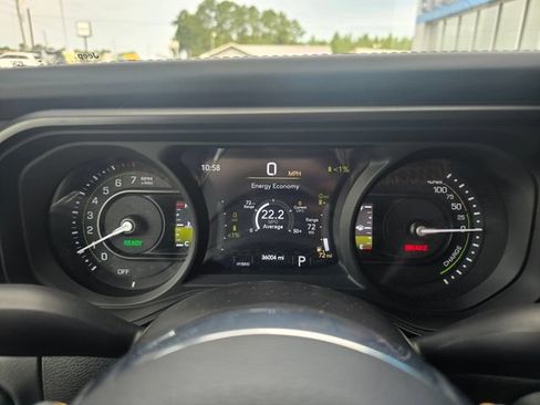 Used 2024 Jeep Wrangler Unlimited Sahara w/ Technology Group AWD/4WD image 14