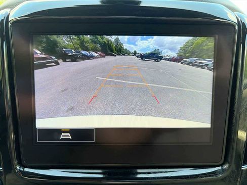 Used 2023 Chevrolet Traverse LT w/ LPO, Cargo Package FWD image 21