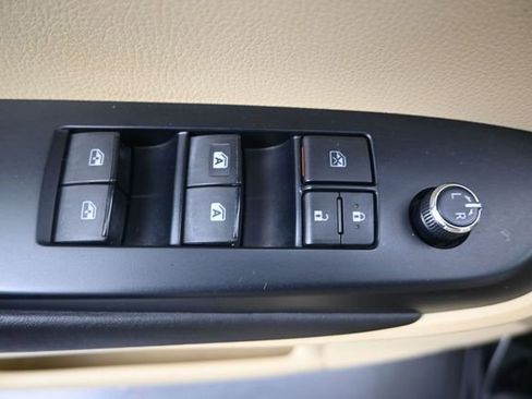 Used 2017 Toyota Highlander XLE FWD image 12