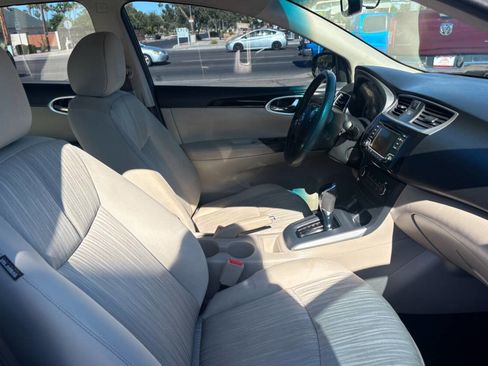 Used 2016 Nissan Sentra SV w/ Electronics Package FWD image 4